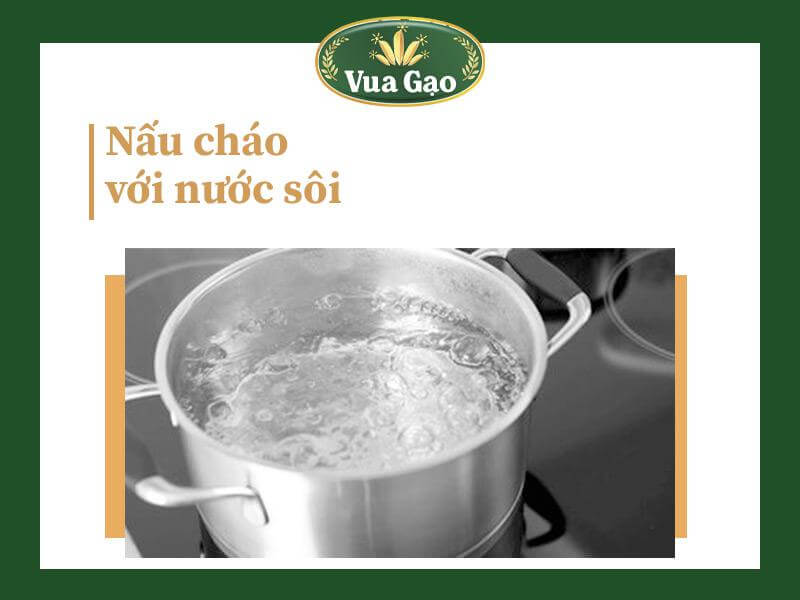 nau-chao-voi-nuoc-soi