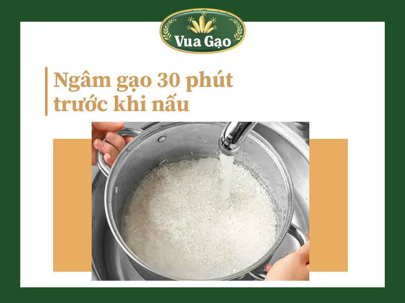 ngam-gao-30-phut-truoc-khi-nau